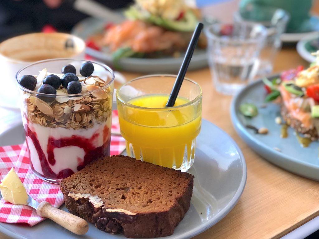Frühstücksglück auf "holländisch" im Bairro Alto, einem der schönsten Cafés in Nijmegen