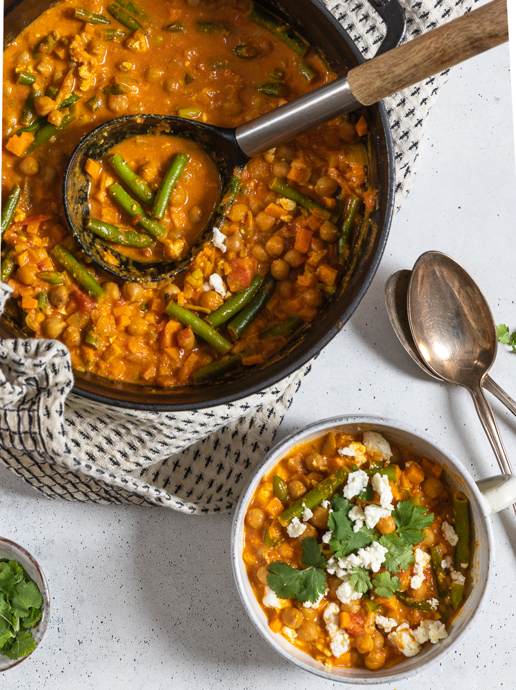 Veganes Feta-Kichererbsen-Curry: ein cremiges Gemüsecurry, lecker, gesund und ein echter Rezeptturbo für die schnelle Feierabendküche | my daily mee(h)r